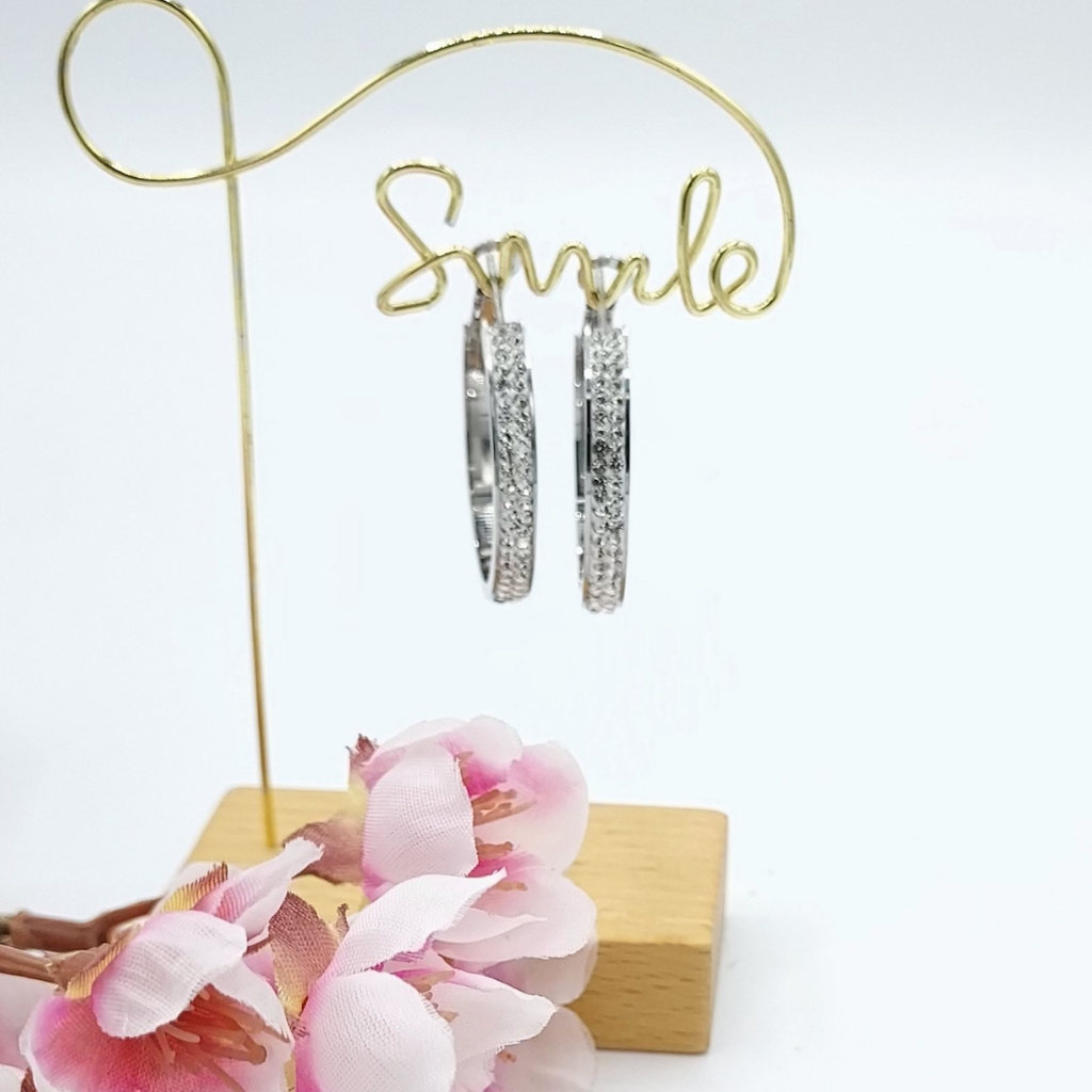 Créoles en acier inoxydable et zircon, existe en couleur or ou argent. Store-mj