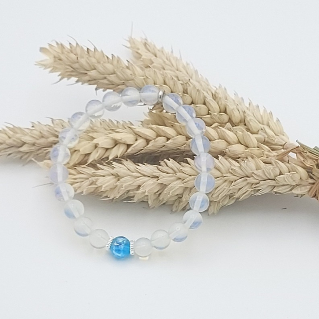 BRACELET OPALINE 8MM ET HOTARU