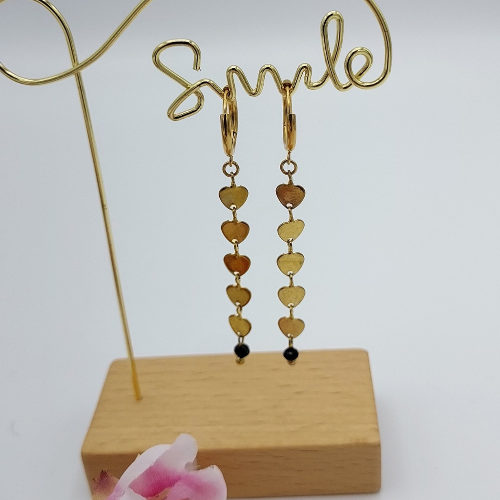 Boucles d'oreilles formes en petit coeur en acier inoxydable et une perle de verre couleur noir, Store-mj